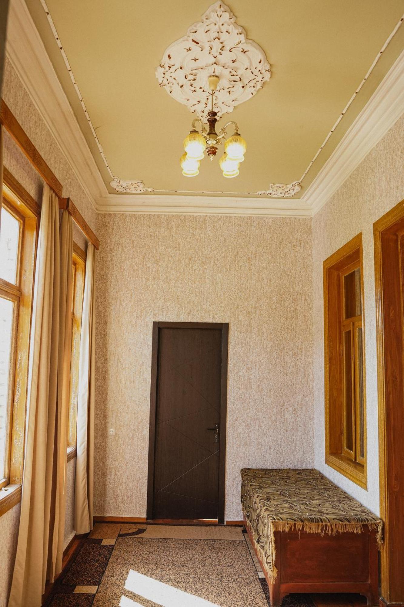 Hostel Koetaisi Buitenkant foto